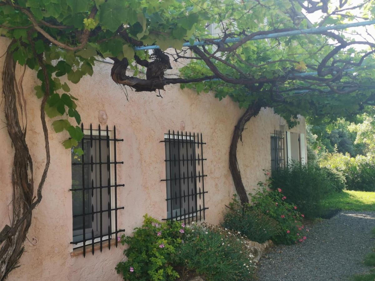 Le Nid Des Arts Bed & Breakfast *