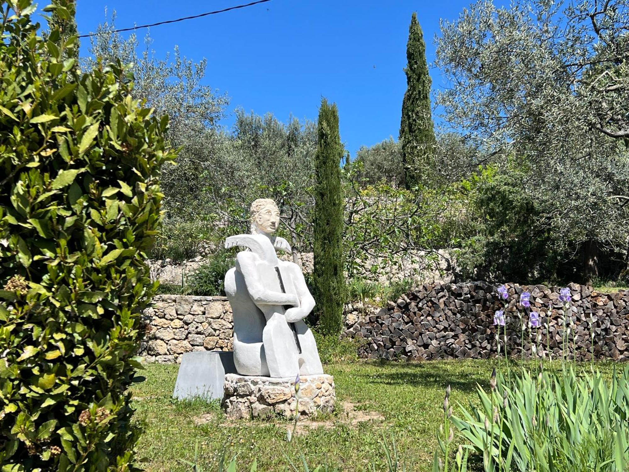 Le Nid Des Arts Bed & Breakfast Tourrettes